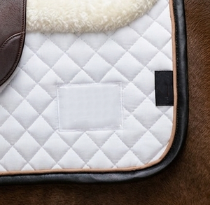Manta de Montar Premium para Salto y Doma, Acolchada de Algodón, Cómoda, Antideslizante, Tamaño Full-Cob, Marca HMGLOBAL, con Borde de Espuma de 18mm - Product Image 4