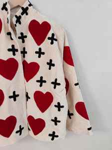 เสื้อแจ็คเก็ตผู้หญิงแขนสั้นกำมะหยี่สีแดงปักลายตาปีศาจและลายซูซานี ทำมือ สำหรับฤดูหนาว แบบสองด้าน ระบายอากาศได้ดี เป็นมิตรกับสิ่งแวดล้อม - Product Image 2