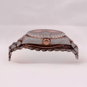 Reloj de Cuarzo de Lujo con Certificación IGI y Claridad VVS, Diseño Completamente Adornado con Moissanita, Diamante de Corte Redondo con Números Romanos - Product Image 2