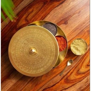 Boîte à épices en laiton doré avec couvercle et compartiments, design décoratif artisanal pour le rangement de cuisine - Product Image 2