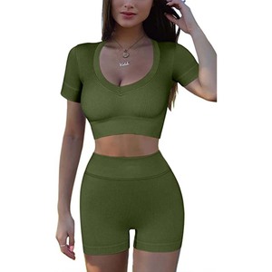 Ensemble de fitness pour femmes avec logo personnalisé, haut court sans couture et short de cycliste côtelé, tenue de sport ODM OEM - Product Image 5