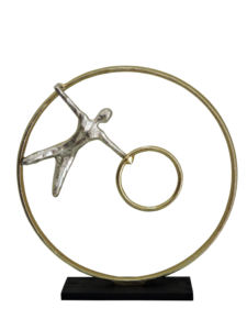 Escultura de Aluminio Hecha a Mano de Acrobata en Aro - Figura Moderna Plateada y Dorada sobre Base Negra, Decoración Artística para el Hogar y la Oficina - Product Image 2