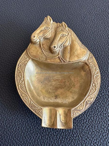 Cendrier moderne en métal en forme de tête de cheval, design complexe personnalisé pour la décoration de table, marque Ali Handicraft pour la maison - Product Image 1