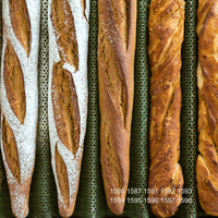 Plateau à baguettes ATLAS STAR antiadhésif en alliage d'aluminium, 6 rangées, pour la cuisson du pain français, perforé, 6 pains, compatible four, épaisseur 0,8 mm