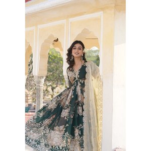 Conjunto de accesorios y ropa musulmana tradicional de MASAKA-Vestido de corte Alia listo para usar con Dupatta en el 2017 - Product Image 2