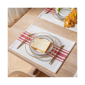 Napperon texturé rayé rouge 12x18 pouces, fabriqué avec des couleurs douces et à faible impact, 250 g/m², idéal pour les fournisseurs de salle à manger élégante en Inde - Product Image 1