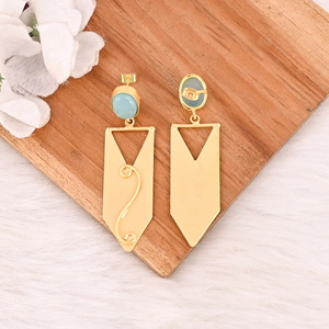 Élégantes boucles d'oreilles pendantes en calcédoine aqua pour femmes, bijoux faits à la main en laiton plaqué or - Product Image 5