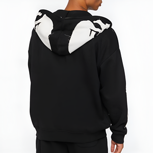 Sudadera con capucha negra con cremallera y estampado de huesos desgastados, con energía de estilo urbano y un look de moda contemporánea, tendencia atractiva. - Product Image 2