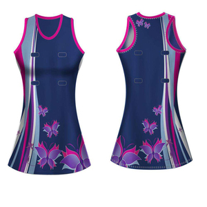 Ensemble de tenue de tennis pour femmes avec contraste de couleurs, t-shirt à col en V et jupe plissée - Product Image 3