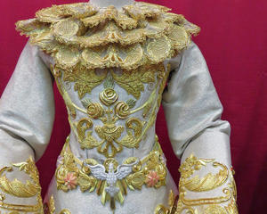 Exhibición San Benito Historia y Sonidos de la Hermandad 5ª Parte Vestido con Falda Bordada a Mano Trajes Bordados Personalizados - Product Image 6