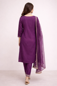Ensemble Kurta Salwar et Dupatta brodés pour femmes, de qualité supérieure, au design magnifique, idéal pour le bureau et les soirées. - Product Image 6