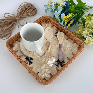 Plateau de service carré en rotin naturel fait main, motif MOP multicolore, collection 2026, idéal pour le petit-déjeuner et la décoration intérieure – Nouveauté UO - Product Image 5