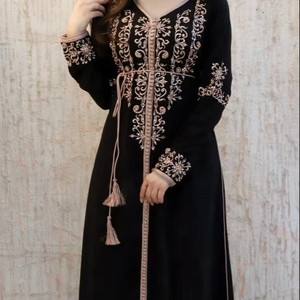 Vestido Caftán de Diseñador para Mujer, Traje de Boda Pakistaní, Adornado con Cuentas de Cristal y Pedrería, Elegante Caftán - Product Image 3