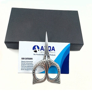 Ciseaux à broder en acier inoxydable avec manche décoratif en forme de plume d'oiseau pour la couture, les travaux d'aiguille et la coupe de fil - Product Image 1