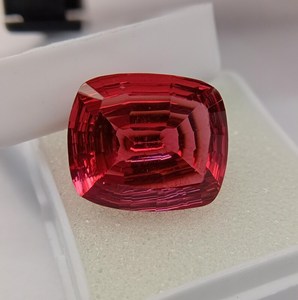 พลอยโทแพซสีแดงธรรมชาติทรงคุชชั่นจาก Zubeda Gems ได้รับการรับรองจาก IGI คุณภาพพรีเมียม พลอยประจำเดือนธันวาคมจากราชสถาน เหมาะสำหรับทำแหวน - Product Image 1