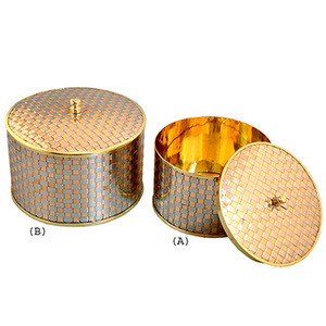 Pyx en laiton avec un travail de maturation unique |   Boîte à hosties eucharistiques catholiques – DOUBLE VEE EXPORTS - Product Image 1
