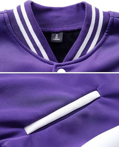 Chaqueta Deportiva Varsity Talla XL, Tejido de Satén, Forro de Lana y Nailon, Relleno de Algodón, Estilo Urbano, Logotipo Frontal Estampado, Detalles Técnicos - Product Image 1