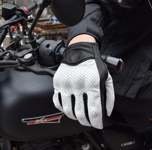 Gants de moto professionnels avec protection rigide, respirants, confortables et offrant une adhérence supérieure pour les motocyclistes - Product Image 2