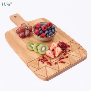Planche à découper rectangulaire en bois naturel avec poignée intégrée et trou de suspension, écologique, passe au lave-vaisselle, REHMAN CRAFT - Product Image 3
