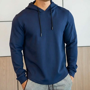 Sweat à capuche d'entraînement athlétique pour hommes en gros, avec logo personnalisé, ourlet incurvé, style streetwear décontracté, automne - Product Image 4