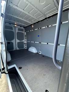Mercedes-Benz Sprinter 2025 Usada, Furgoneta de Carga con Techo Alto - Product Image 3