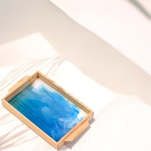 ถาดเสิร์ฟเค้กทรงกลมทำมือจากเรซิ่นและไม้ เป็นมิตรกับสิ่งแวดล้อม ปลอดภัยสำหรับเครื่องล้างจาน ทำความสะอาดง่าย ดูแลรักษาง่าย โดย SHAAD HANDICRAFTS - Product Image 5