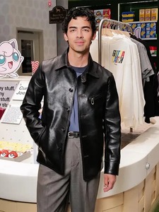 Lanzamiento de la Chaqueta Negra Soho Joe Jonas - Product Image 3