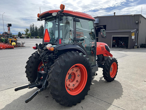 Tractor 2023 M4N-071HDC12, Equipo Premium Listo para Exportación, Suministro a Granel de Alta Resistencia - Product Image 4
