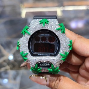 Montre numérique en acier inoxydable avec boîtier rond en moissanite glacée, bracelet en résine, style luxueux, cadeau unisexe - Product Image 1