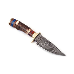 Cuchillo de caza hecho a mano de acero de Damasco con hoja de punta caída, mango de madera y virola dorada. Cuchillos de Damasco para uso en exteriores. - Product Image 1