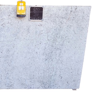 Dalles et plaques de granit blanc colonial poli pour comptoirs et usage commémoratif - Product Image 4