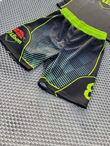 Ensemble de maillots de basketball sublimés vert et jaune pour garçons, coupe athlétique, anti-transpiration, en polyester – Meilleur prix, les plus vendus - Product Image 2