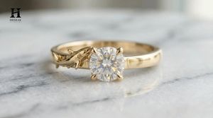 Anillo Solitario Único con Forma de Tiburón, Diamante Cultivado en Laboratorio de Corte Redondo, Oro de 14K, Anillo de Compromiso con Temática Oceánica - Product Image 1