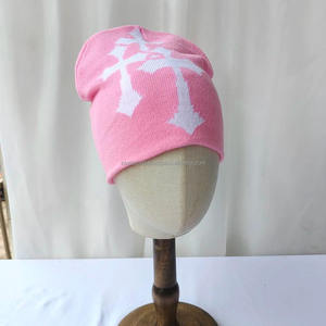 Vente d'usine Bonnet d'hiver en tricot jacquard doux et luxueux avec logo personnalisé brillant et orné de strass, vente en gros - Product Image 4