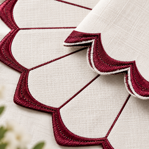 Ensemble de napperons et serviettes en lin naturel brodés motif étoile bordeaux, décor de table élégant à bords festonnés pour dîners raffinés et fêtes - Product Image 4