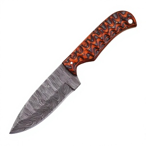 Cuchillo de caza hecho a mano con hoja de acero de Damasco y mango de madera, con funda de cuero. - Product Image 1
