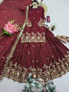 Ensemble Kurta et Jupe en Organza Bourgogne de Luxe avec Dupatta Festonné – Prêt à Expédier – Tenues Traditionnelles Indiennes de Mariée – Vente en Gros pour Fêtes - Product Image 4