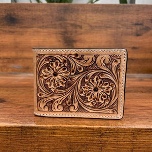 Cartera de cuero genuino hecha a mano de primera calidad para hombres, tarjetero de estilo occidental con talla floral y acabado de diseño de toro - Product Image 4