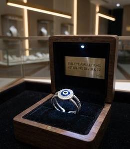 Anillo de compromiso de plata de ley vintage con ojo turco y diamantes de circonita cúbica, ideal para cumpleaños, bodas, fiestas y aniversarios. - Product Image 1