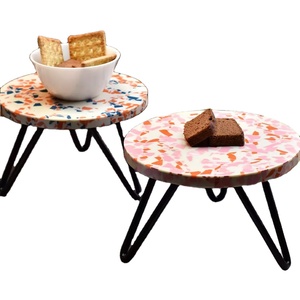 Soporte para Tartas de Resina y Madera Hecho a Mano, Elevador de Postres con Patas de Metal Único para Fiestas, Eventos Especiales y Decoración Elegante para Sala de Estar - Product Image 2