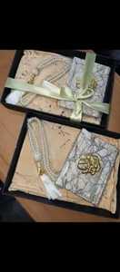 Coffret gris avec calligraphie dorée, design arabe, Coran, livre musulman, présentation élégante pour les cadeaux du Ramadan et de l'Aïd - Product Image 4