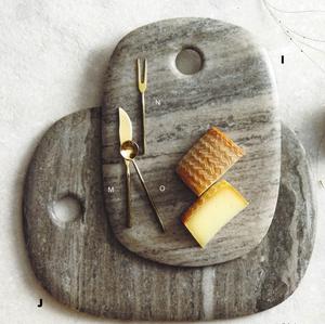 Tabla de cortar de mármol premium para uso en la cocina con superficie lisa, peso pesado y duradera para el uso diario en la cocina. - Product Image 1