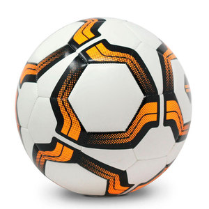 Balón de Fútbol Clásico de Nuevo Diseño Hecho en Pakistán, Cámara de Goma Duradera de Alta Calidad, Personalizable, Más Vendido, Precio Razonable - Product Image 1