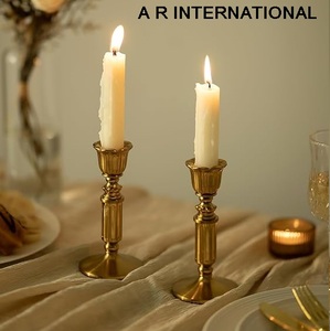 Ensemble de 2 bougeoirs portables vintage en aluminium doré, faits à la main, style européen, pour décoration de Noël - Product Image 4