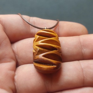 Wooden Pendant Necklace Hand Carved <b>Twisted</b> Design Natural Finish Crafted From Wood Oval <b>Shape</b> For Men Women Jewelry Accessory - Product Image 3