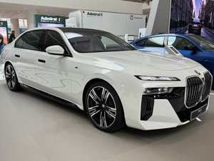 รถยนต์ BMW ซีรีส์ 5 รุ่น 590 ซีดาน มือสองคุณภาพพรีเมียม - Product Image 2