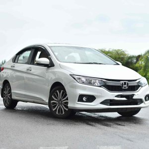 Cómodo Auto Familiar con Amplio Espacio para las Piernas, Honda City Usado y Experiencia de Conducción Suave - Product Image 3