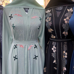 Abaya de mariage traditionnelle musulmane de Dubaï, de haute qualité, modeste, perlée et pailletée, à manches longues, faite à la main, pour femme, en polyester respirant, col en V - Product Image 1