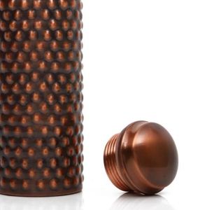 Bouteille d'eau en cuivre texturée à fossettes, cylindrique, marron, avec bouchon à vis - Product Image 3