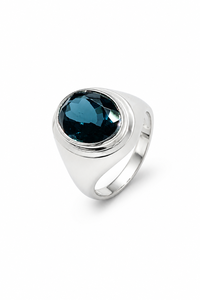 Anillo de Lujo con Topacio Azul Londres en Plata de Ley 925 con Baño de Rodio y Engaste de Garras Modelo KLSR12454 - Product Image 2